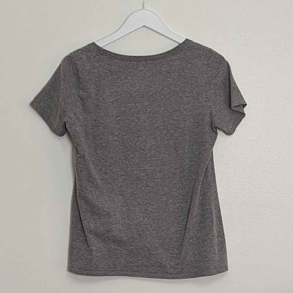 Nike Women's The Nike Tee Medium Gray Red Nike Print - Picture 7 of 8
